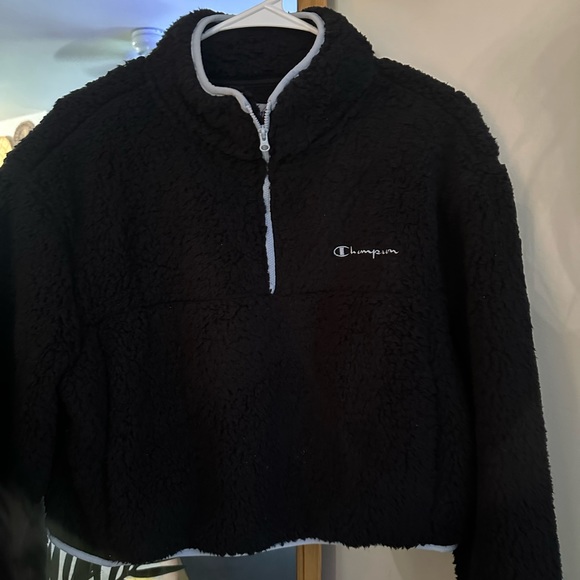 Champion fuzzy cropped pullover - Picture 2 of 4
